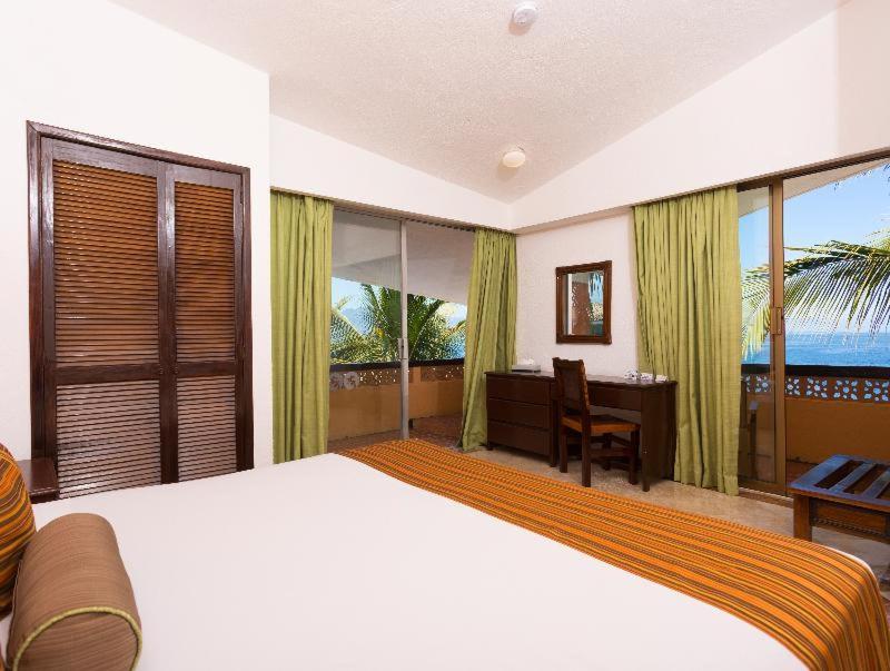 Las Palmas By The Sea All Inclusive Puerto Vallarta Room photo